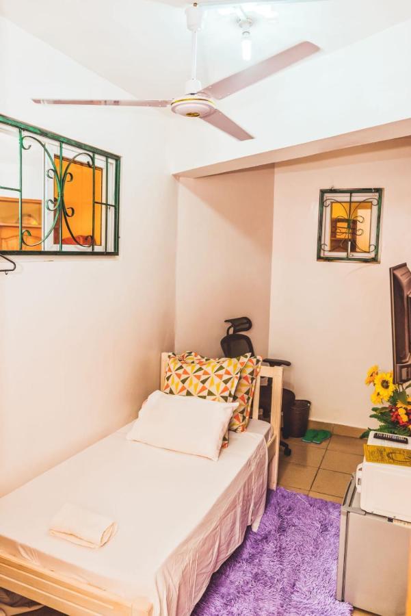 Beach Front Studio Apartment Nyali Beach Esterno foto